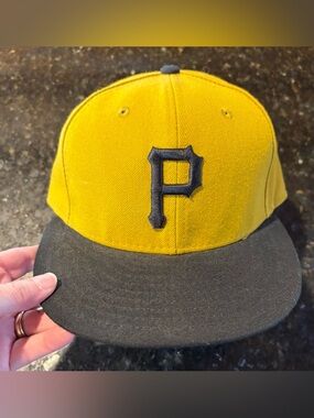New Era Pittsburgh Pirates 59FIFTY Fitted Cap Size 7 1/8 Embroidered Made in USA